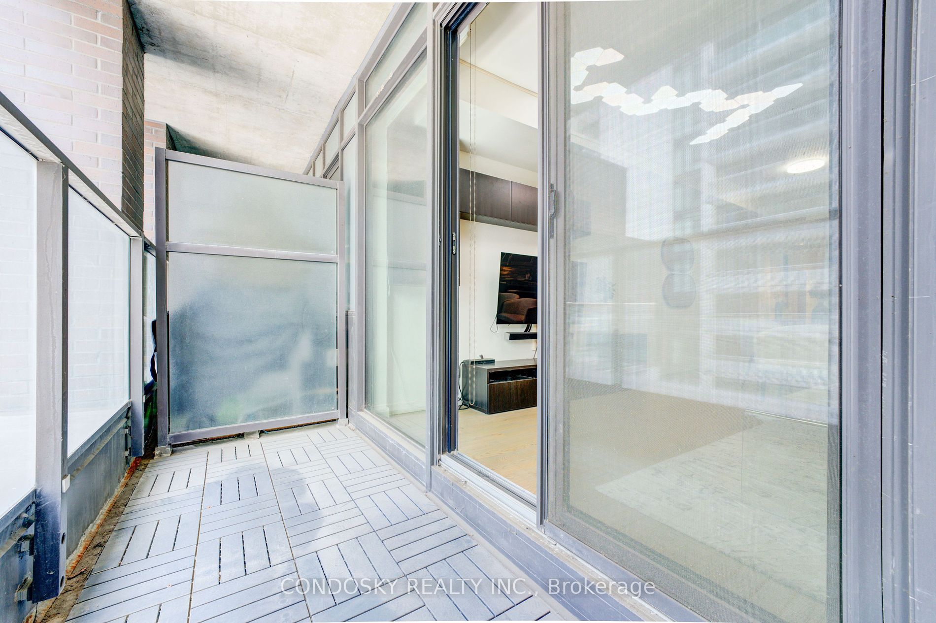 111 Bathurst St, #521