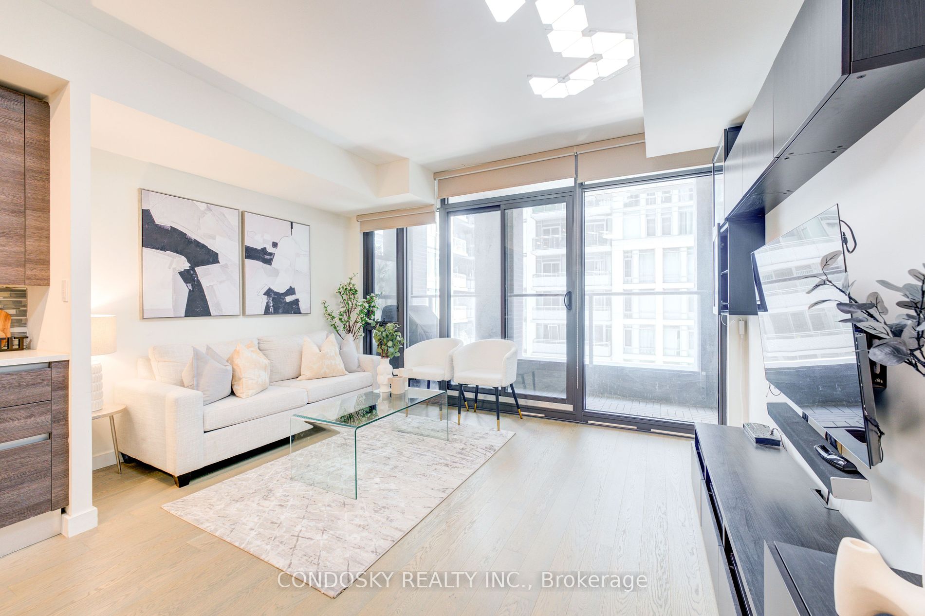 111 Bathurst St, #521