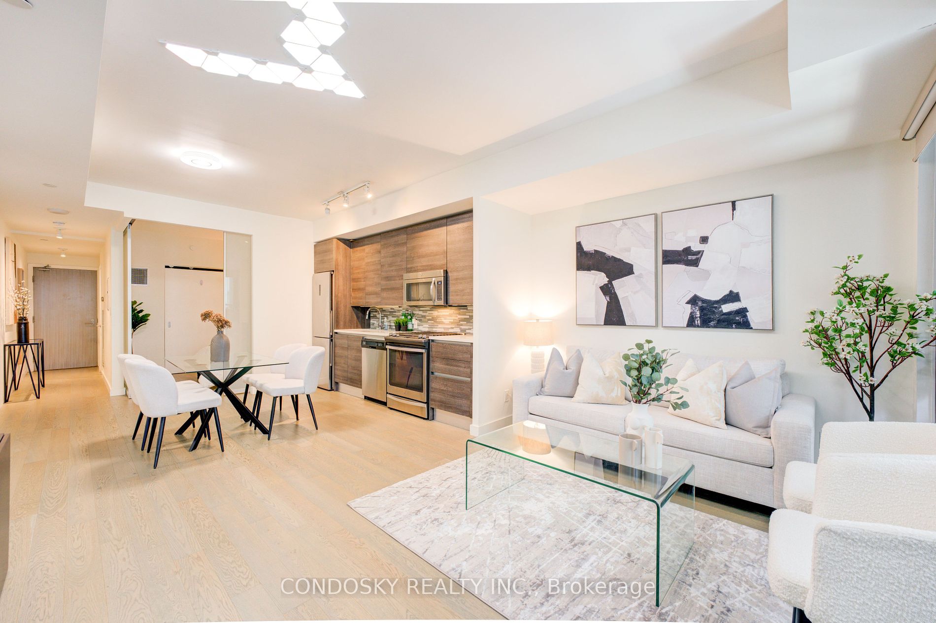 111 Bathurst St, #521