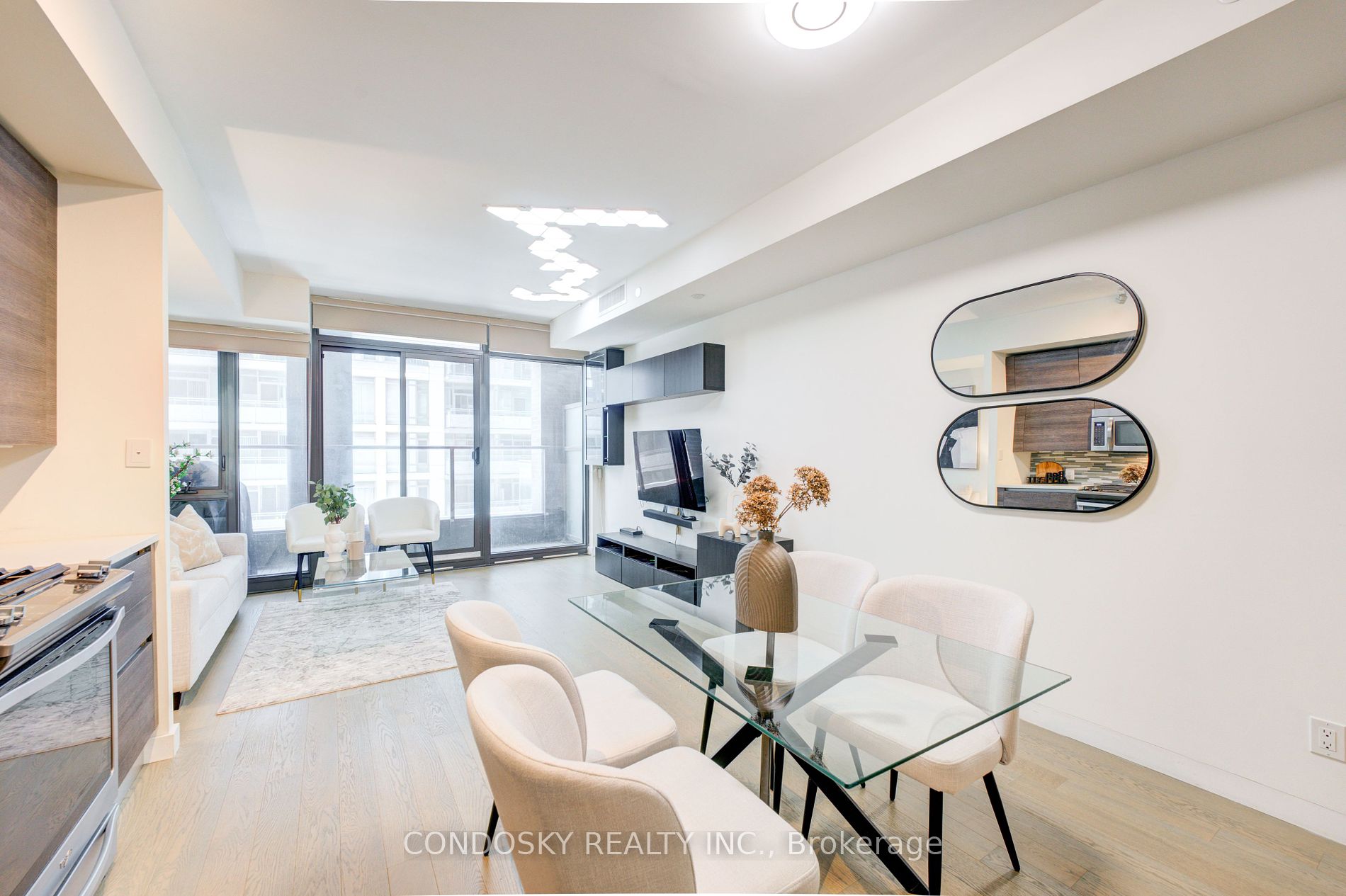 111 Bathurst St, #521