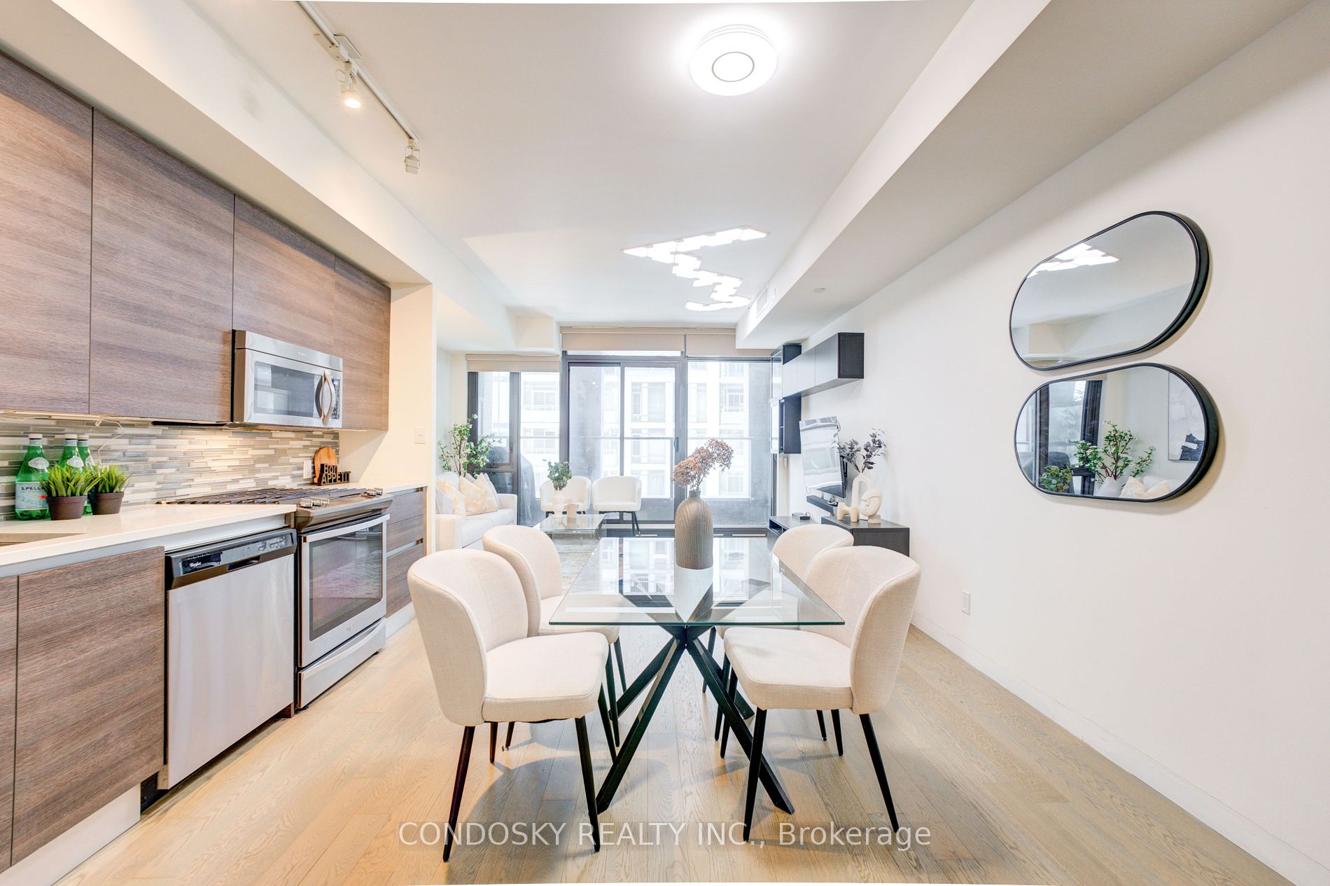 111 Bathurst St, #521
