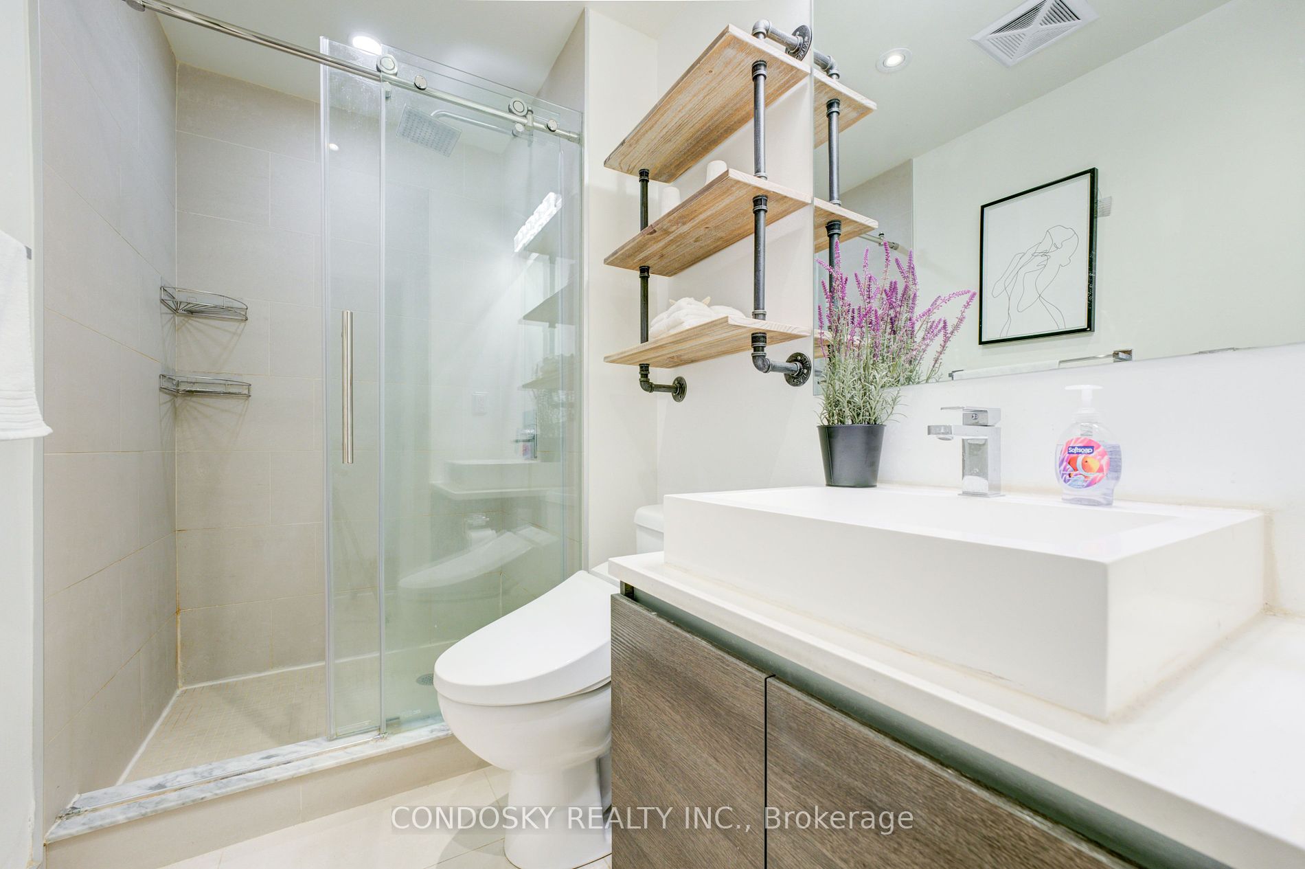 111 Bathurst St, #521