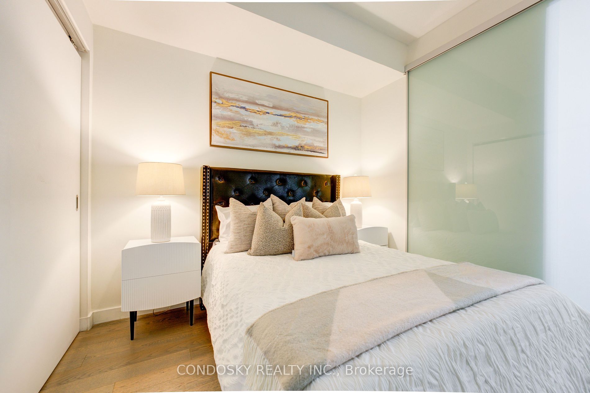 111 Bathurst St, #521