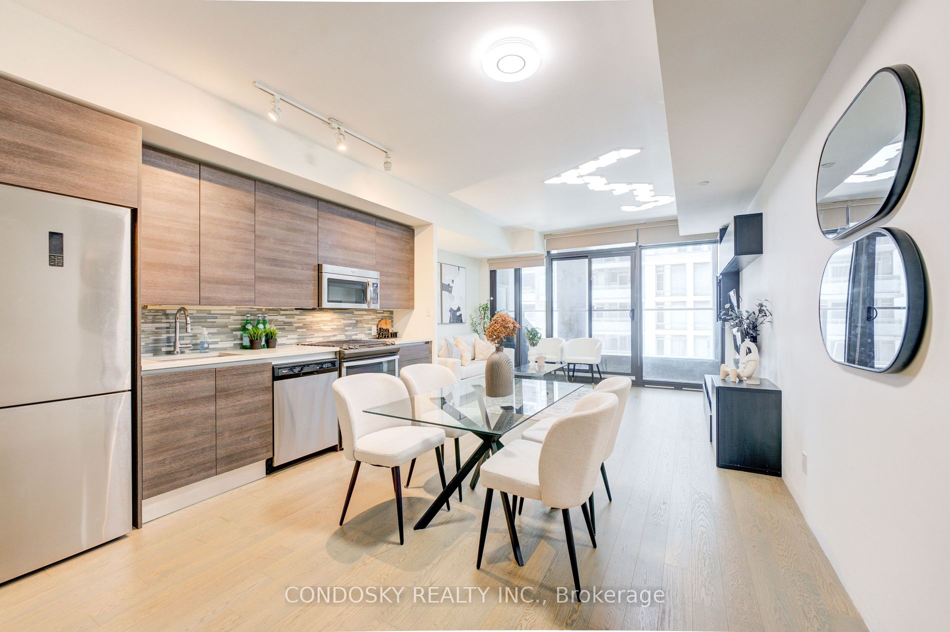 111 Bathurst St, #521