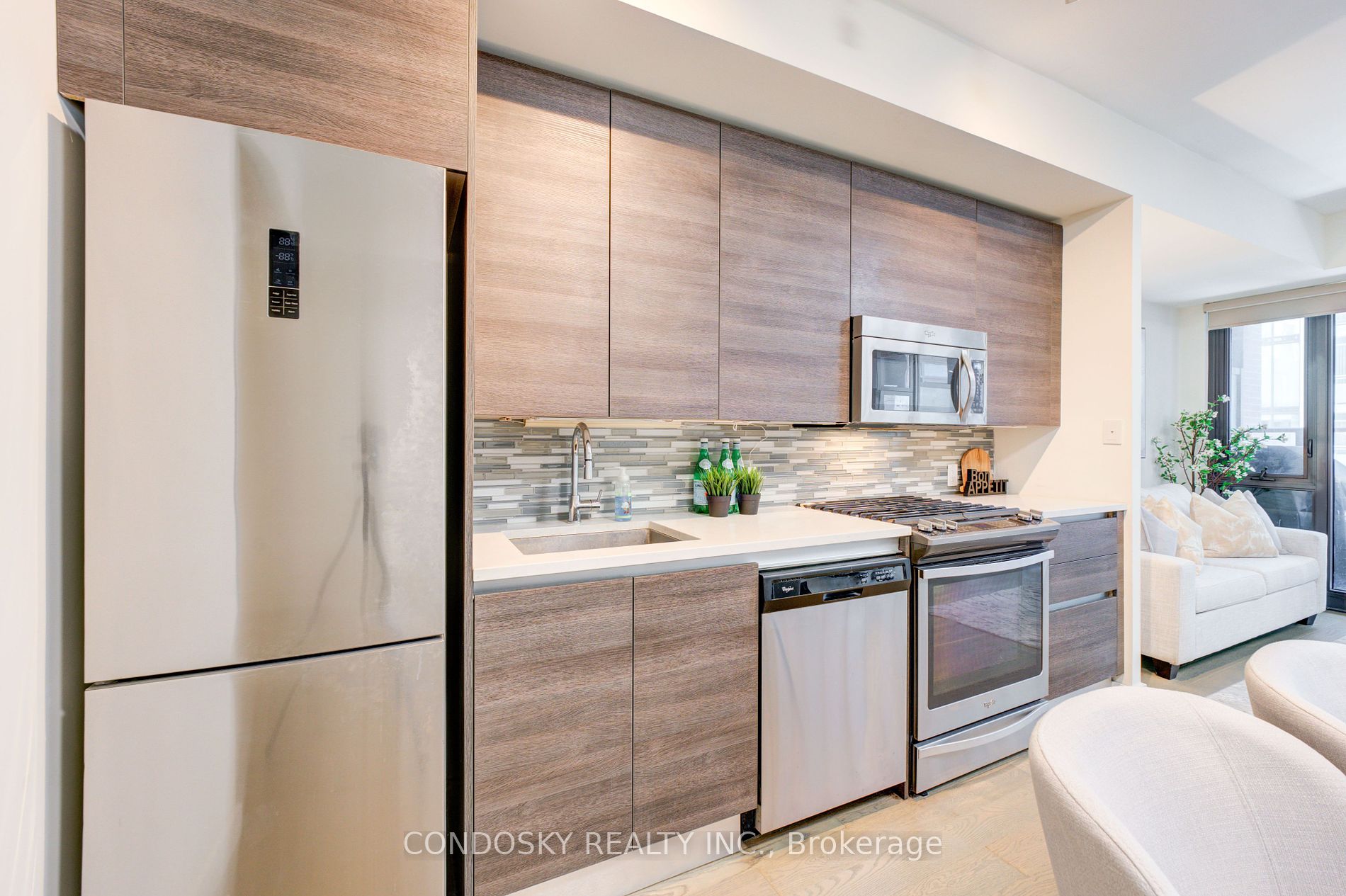 111 Bathurst St, #521