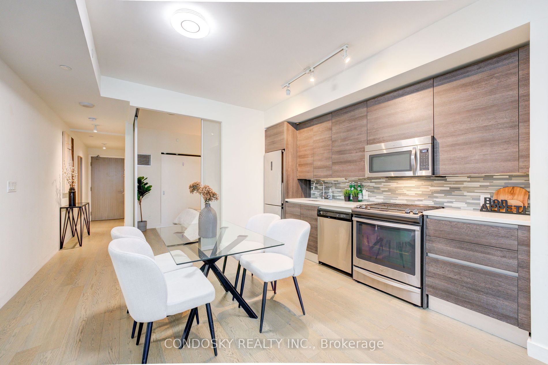 111 Bathurst St, #521