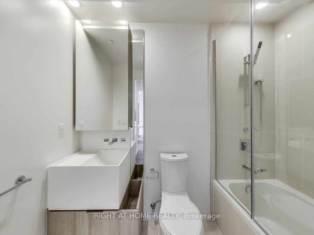 1 Bloor Street E, #3312