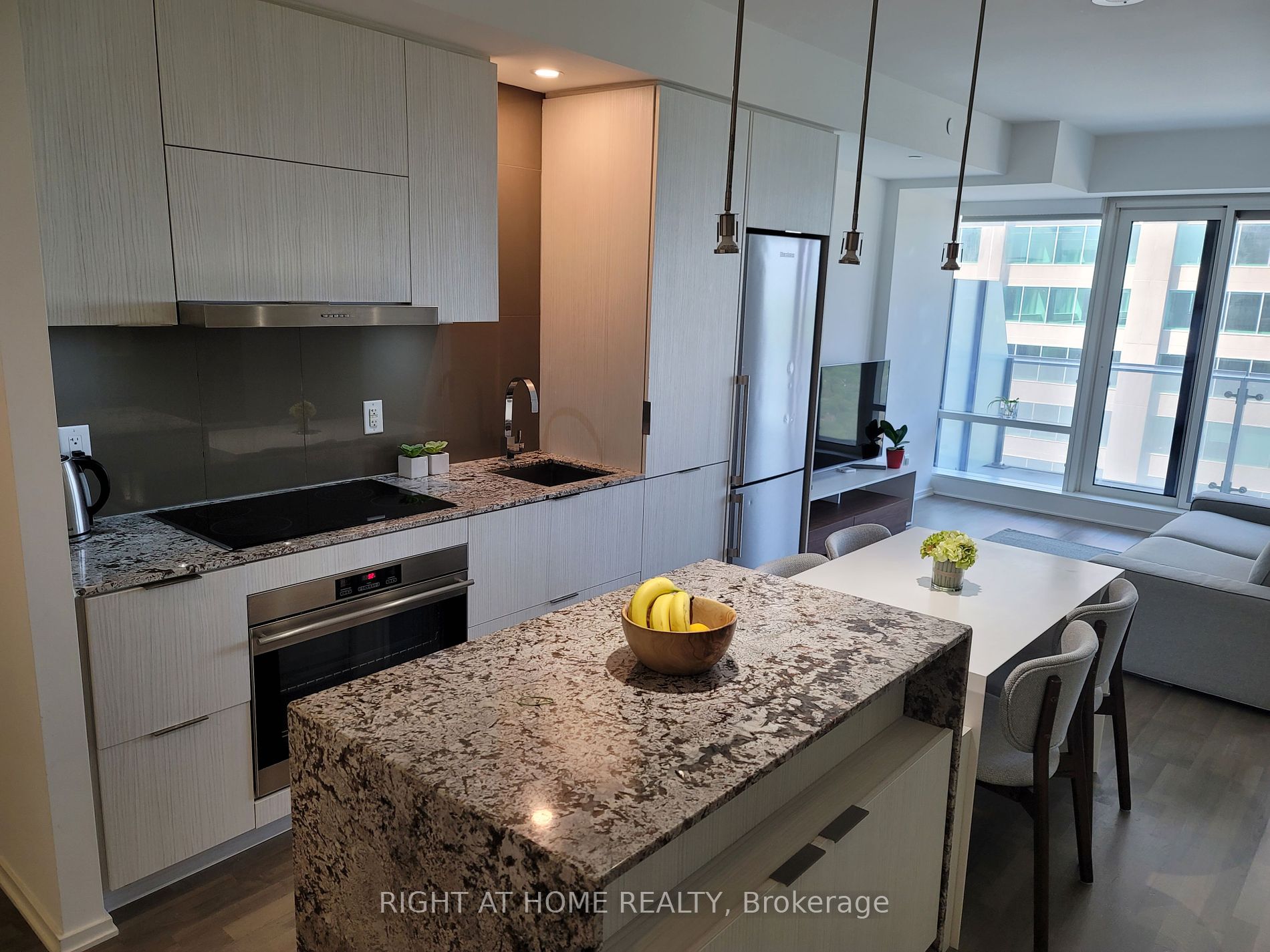 1 Bloor Street E, #3312