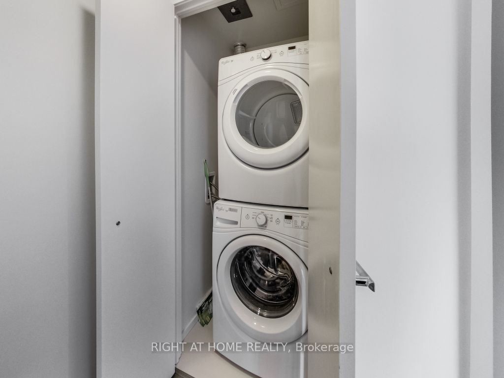 1 Bloor Street E, #3312