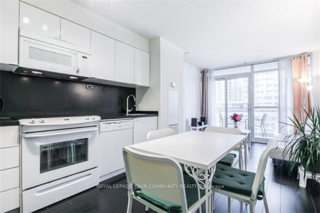 10 Capreol Court #902