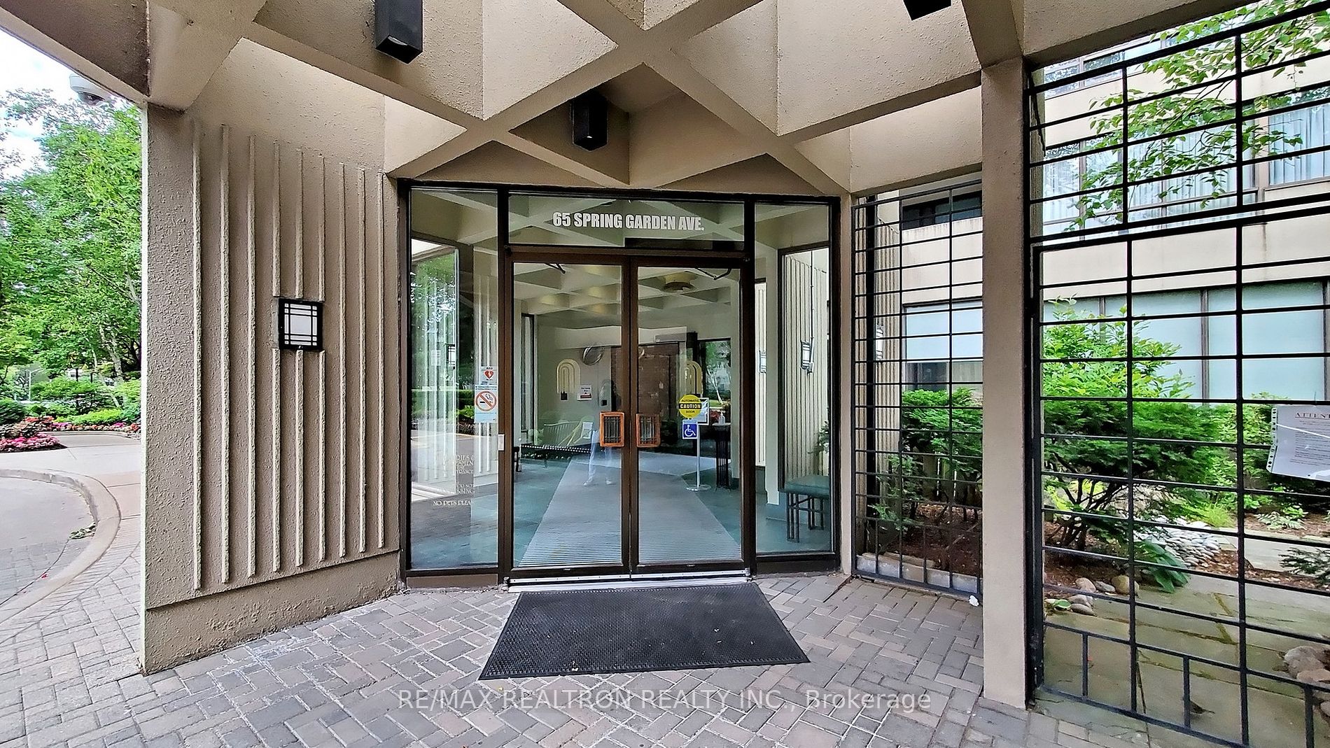 65 SPRING GARDEN Ave, #102