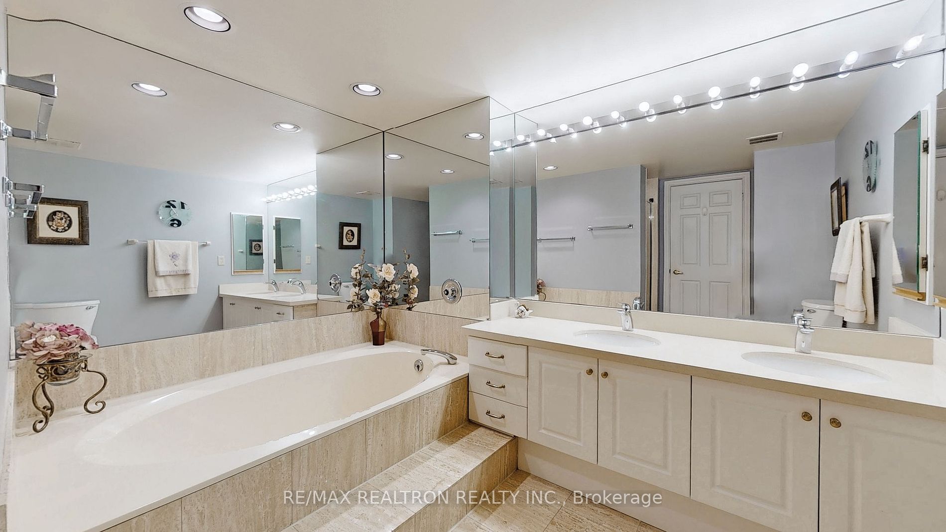 65 SPRING GARDEN Ave, #102