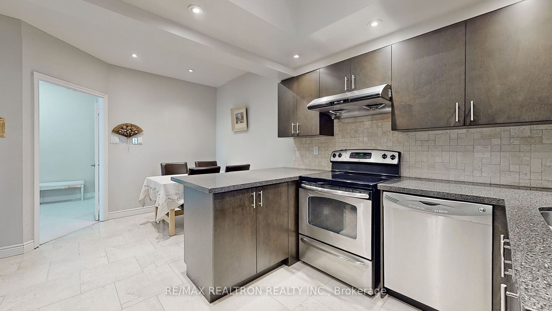65 SPRING GARDEN Ave, #102