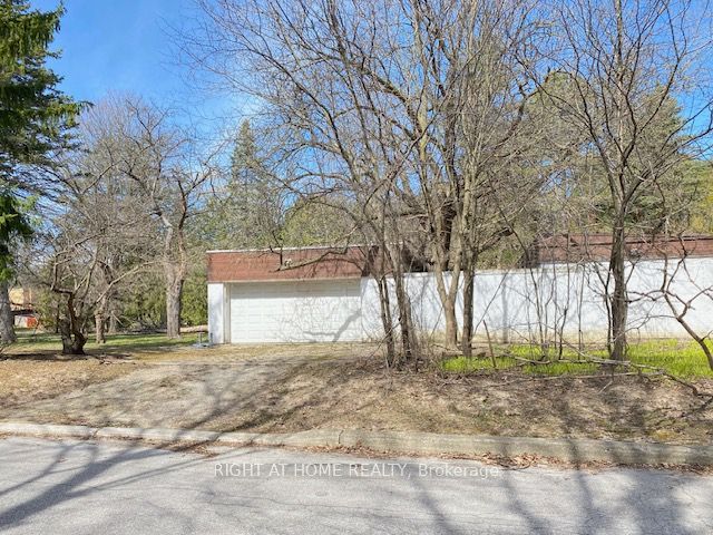 48 The Bridle Path