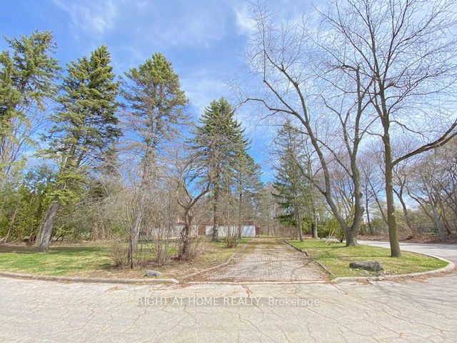 48 The Bridle Path