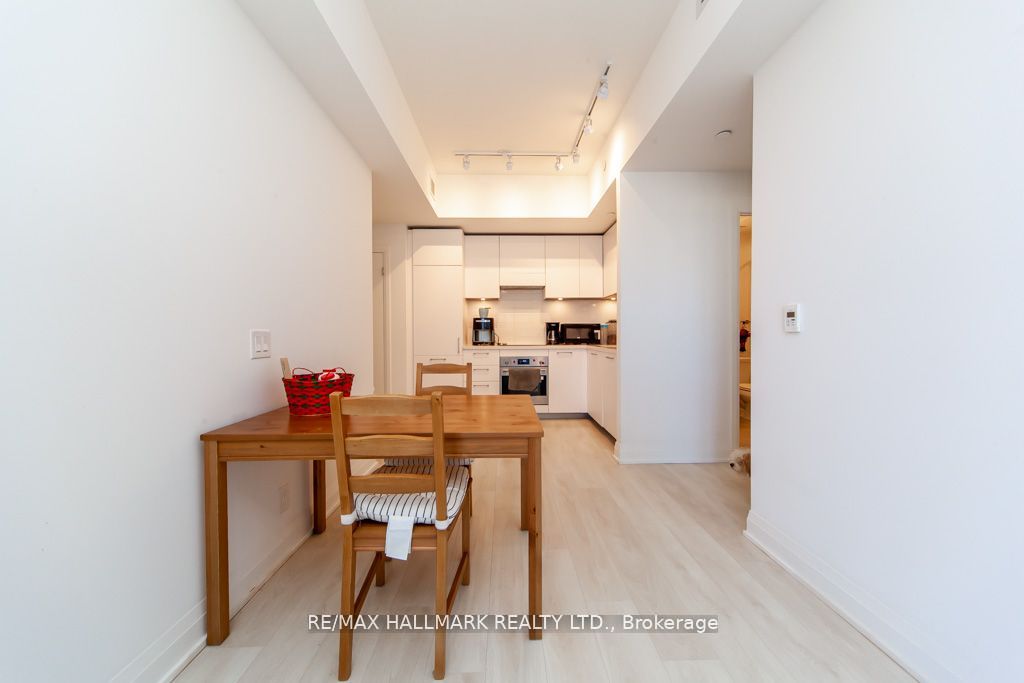 33 Frederick Todd Way #817