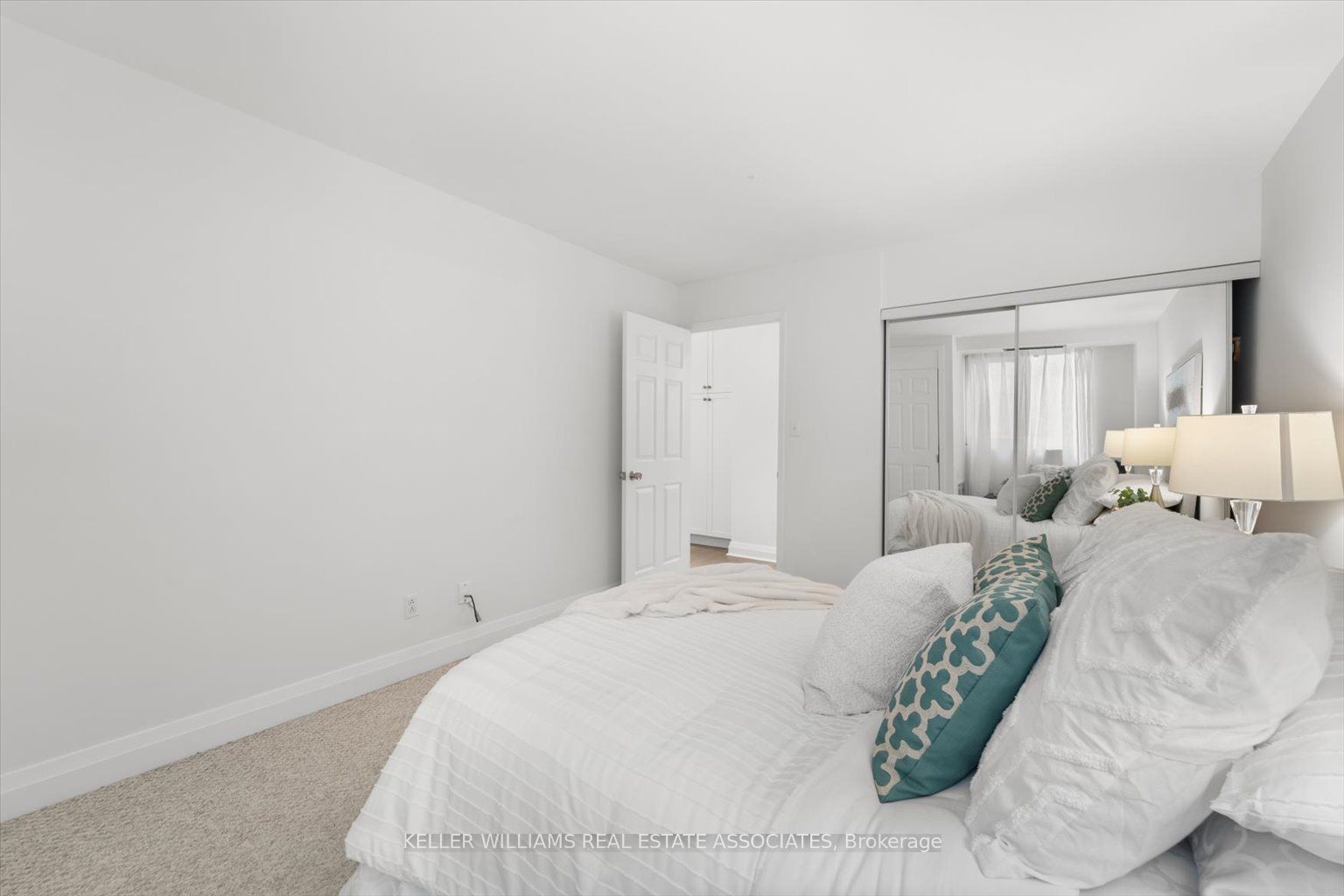 8 Wellesley Street E, #203