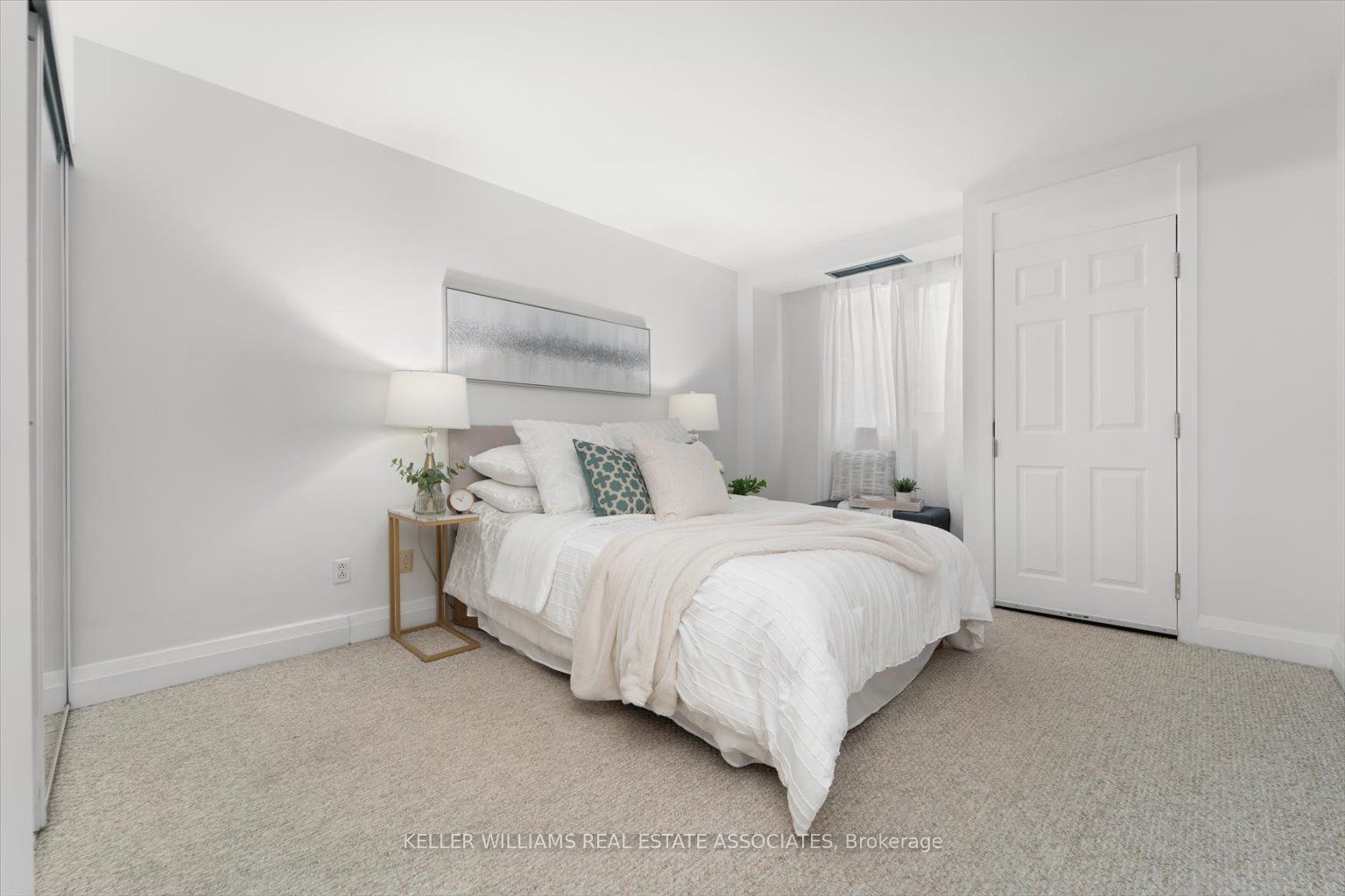 8 Wellesley Street E, #203