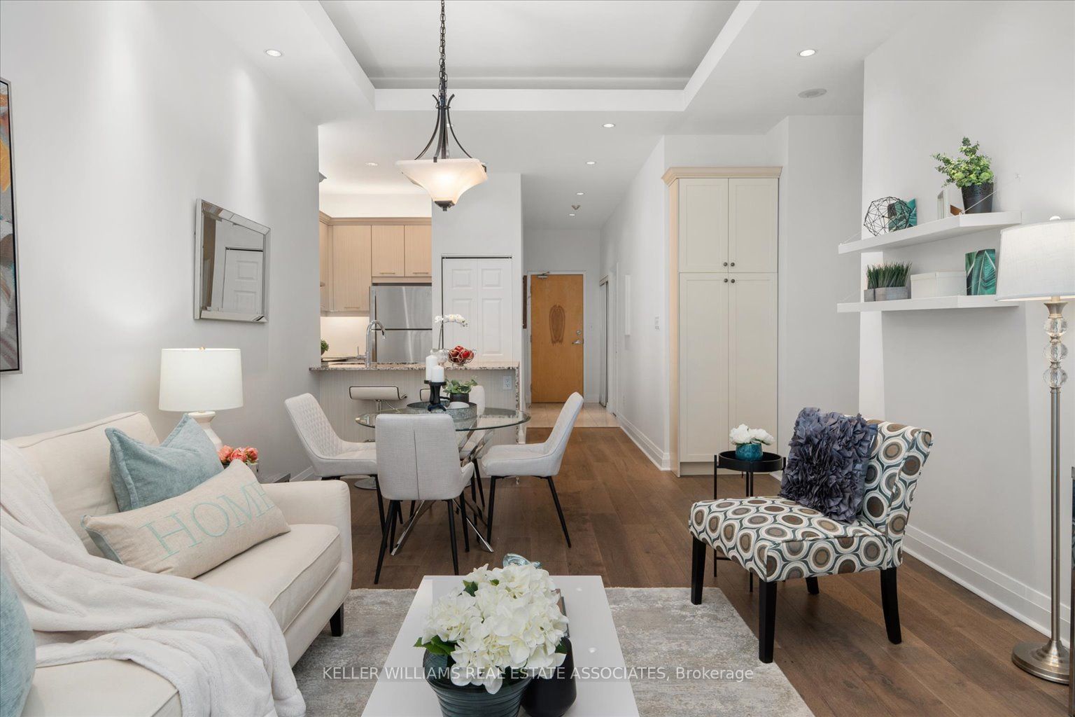 8 Wellesley Street E, #203