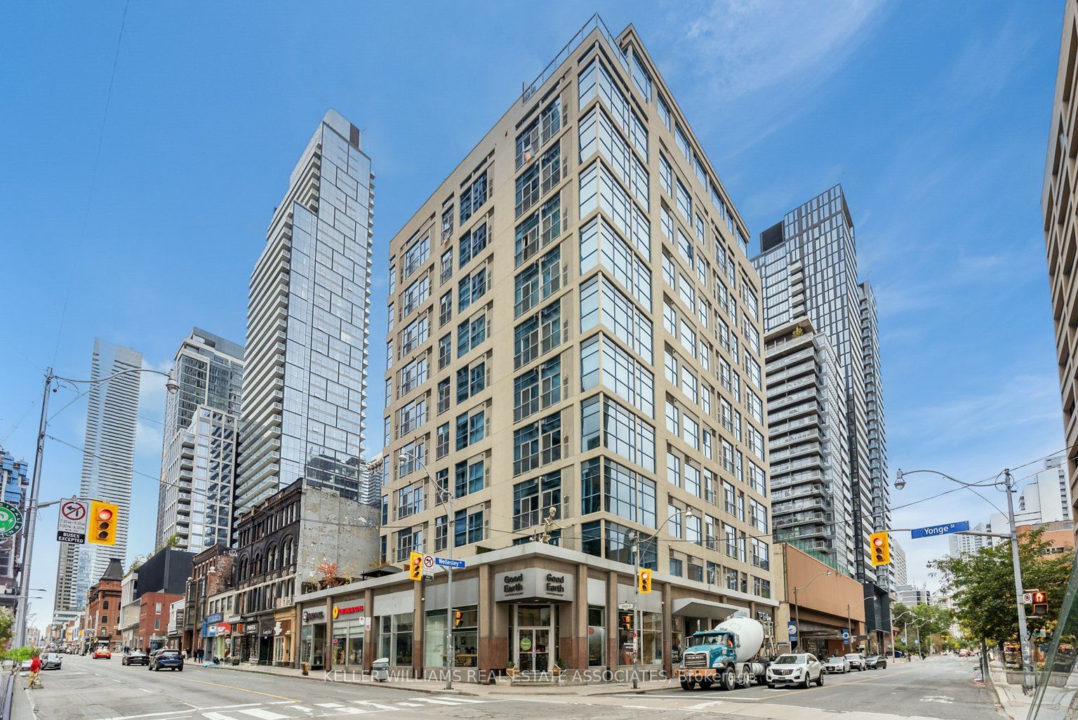 8 Wellesley Street E, #203