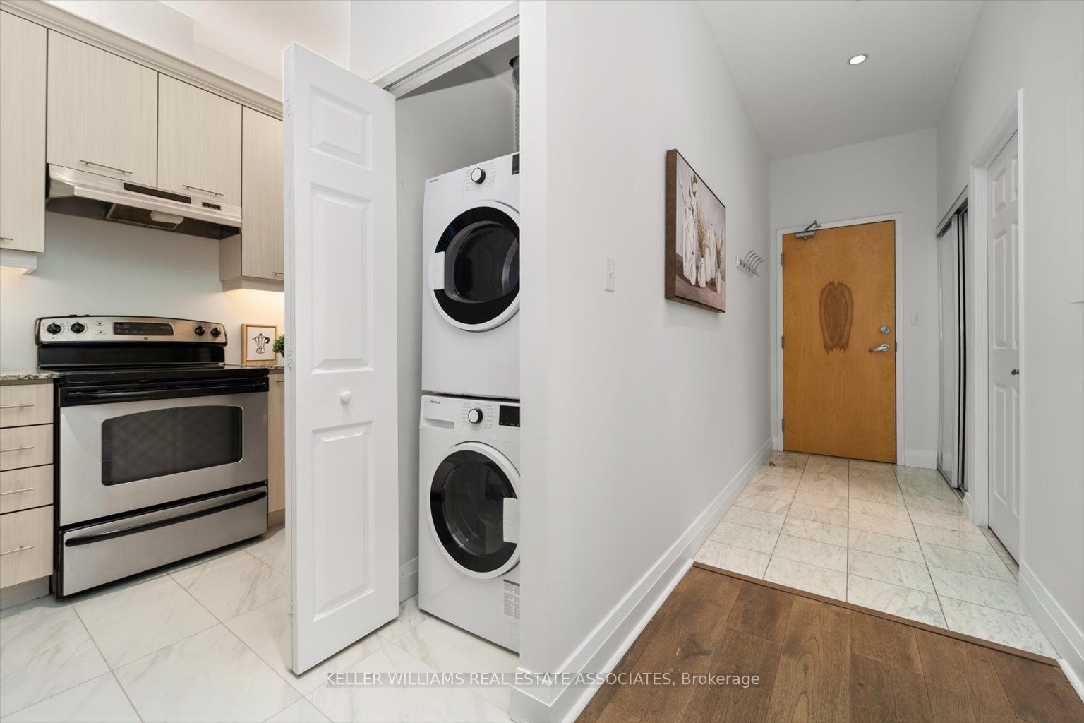 8 Wellesley Street E, #203