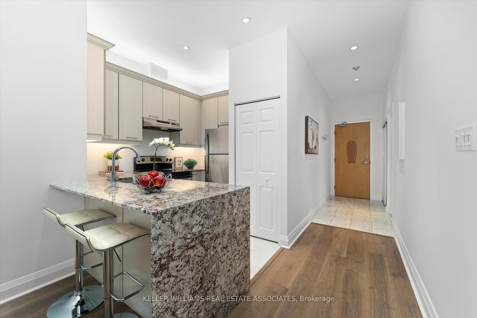 8 Wellesley Street E, #203