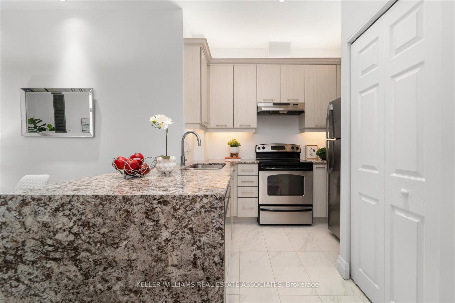 8 Wellesley Street E, #203