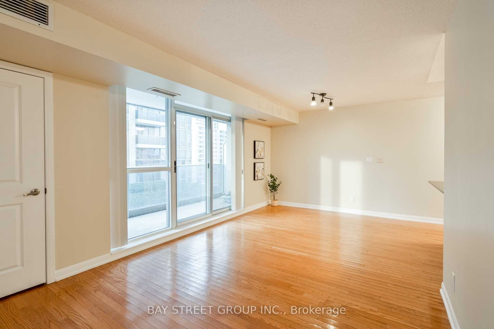5793 Yonge Street, #605