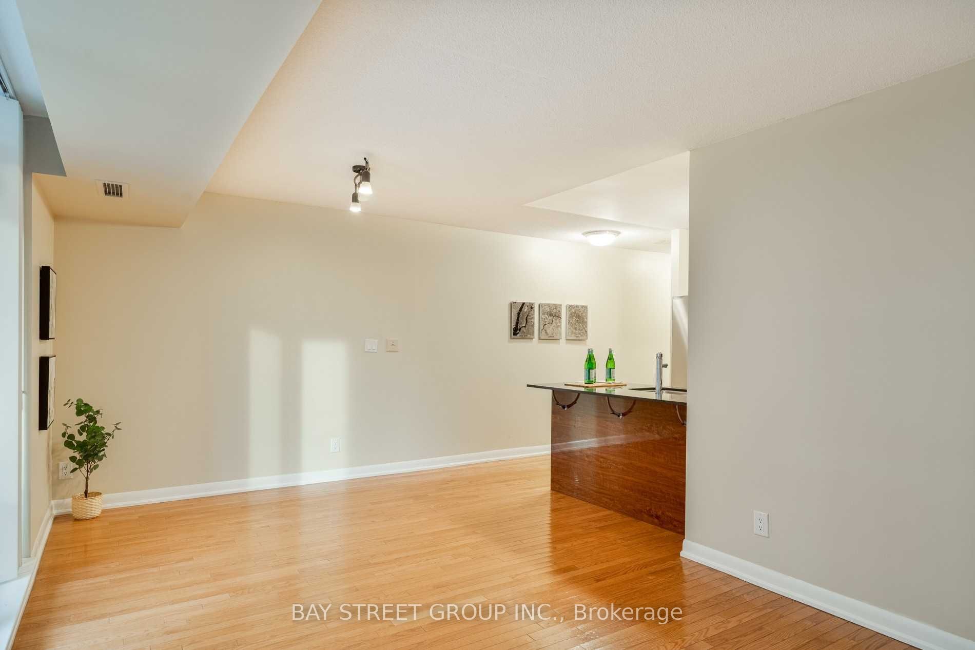 5793 Yonge Street, #605