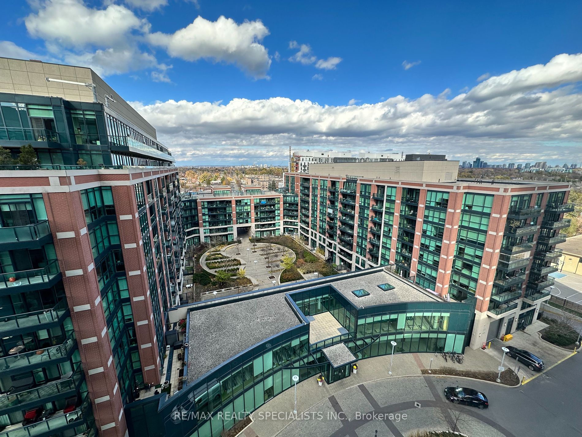 31 Tippett Rd, #1018