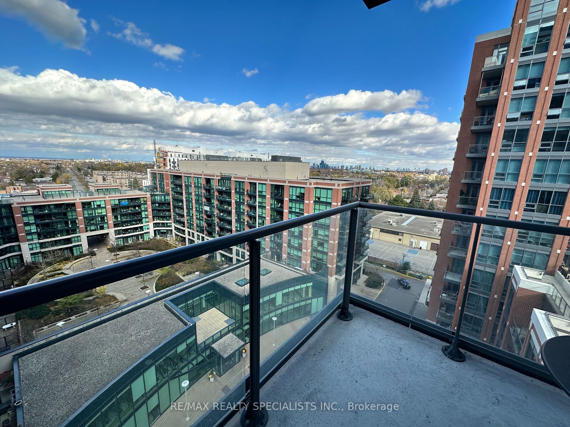 31 Tippett Rd, #1018