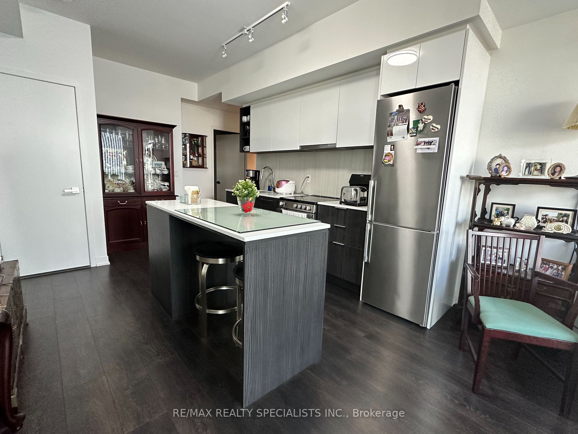 31 Tippett Rd, #1018