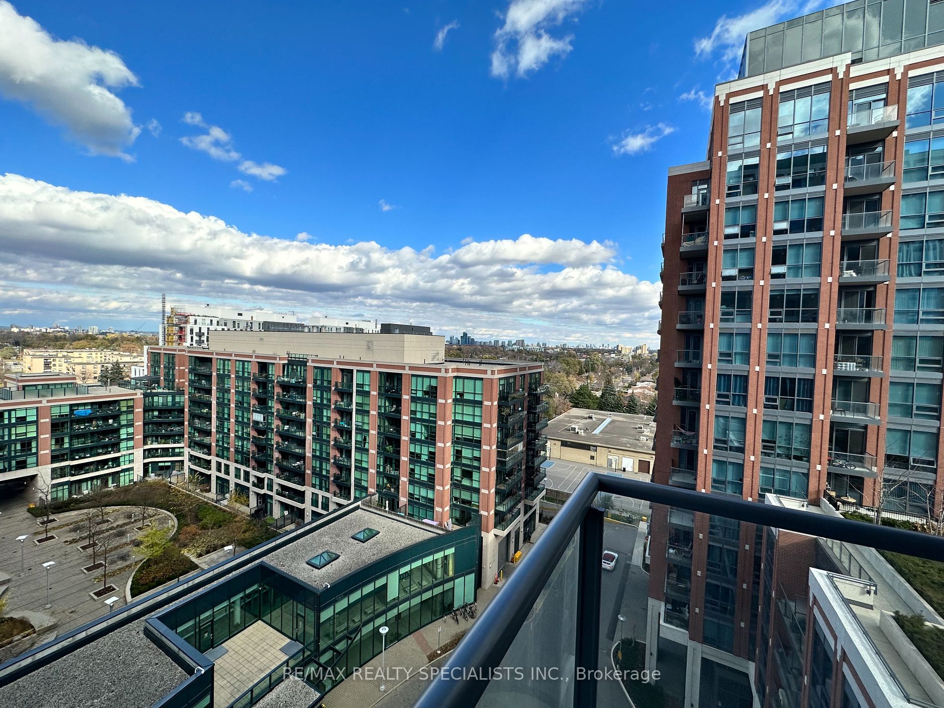 31 Tippett Rd, #1018