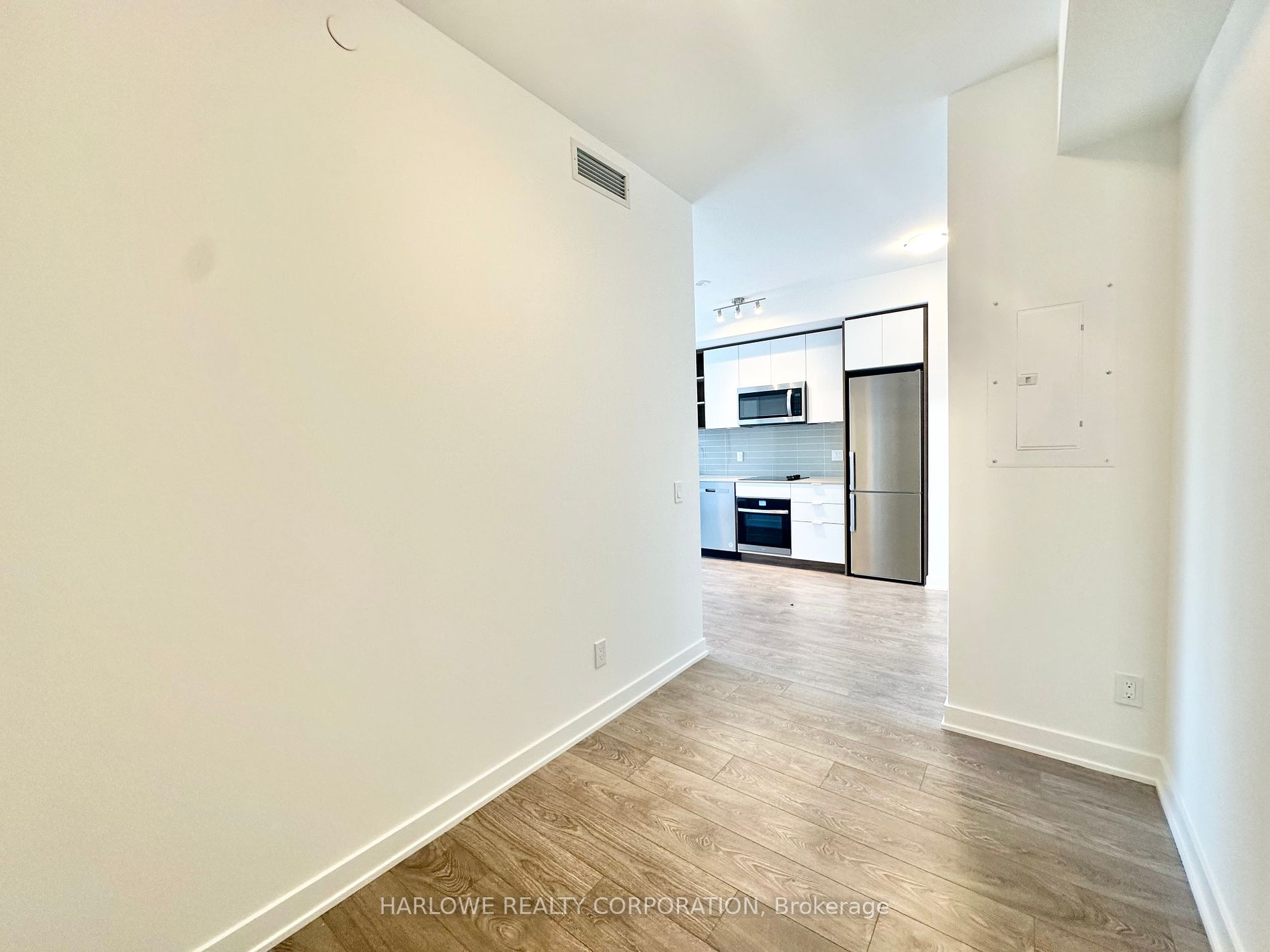 543 Richmond Street W #802