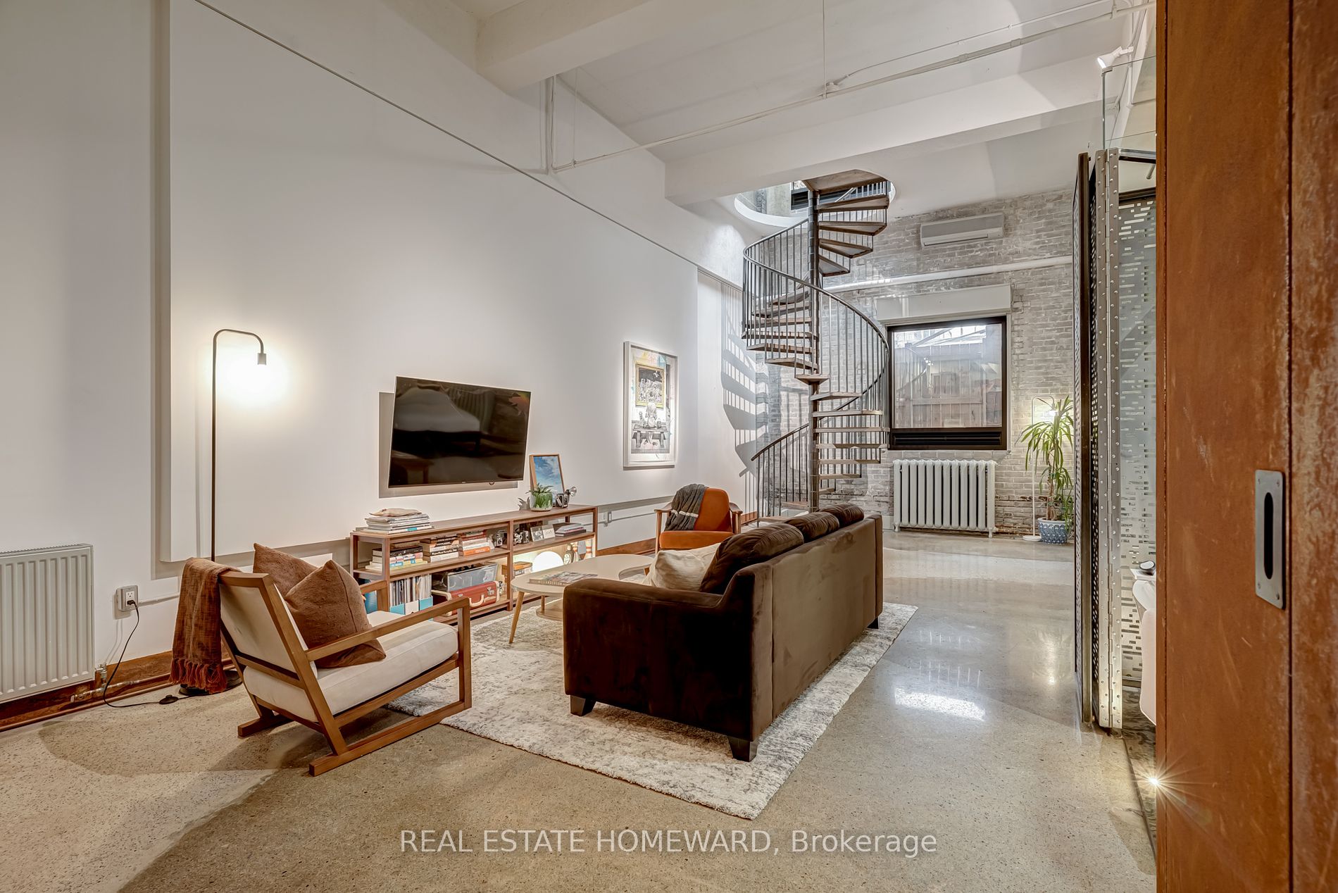 264 Seaton Street, #204