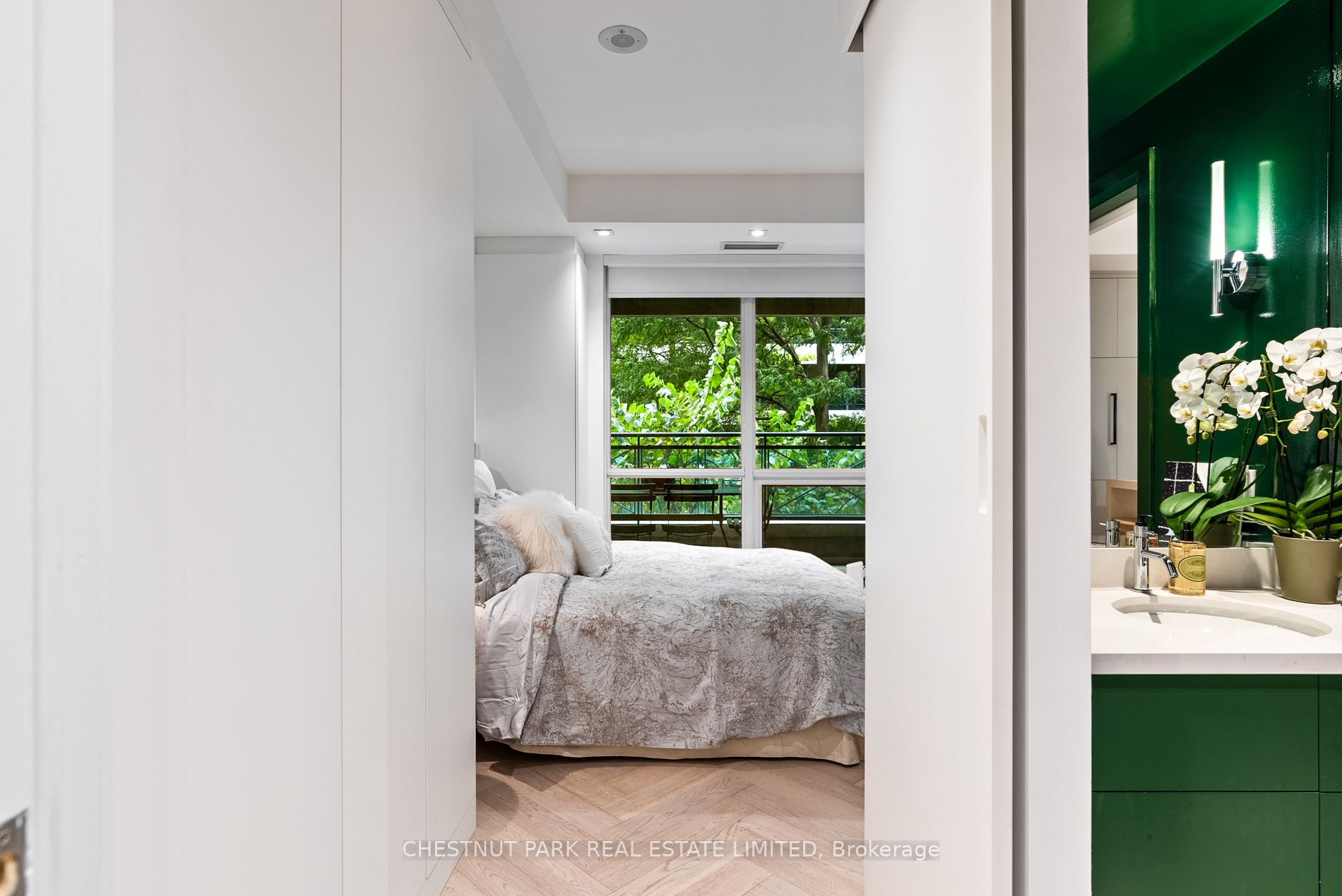 25 Scrivener Sq, #201
