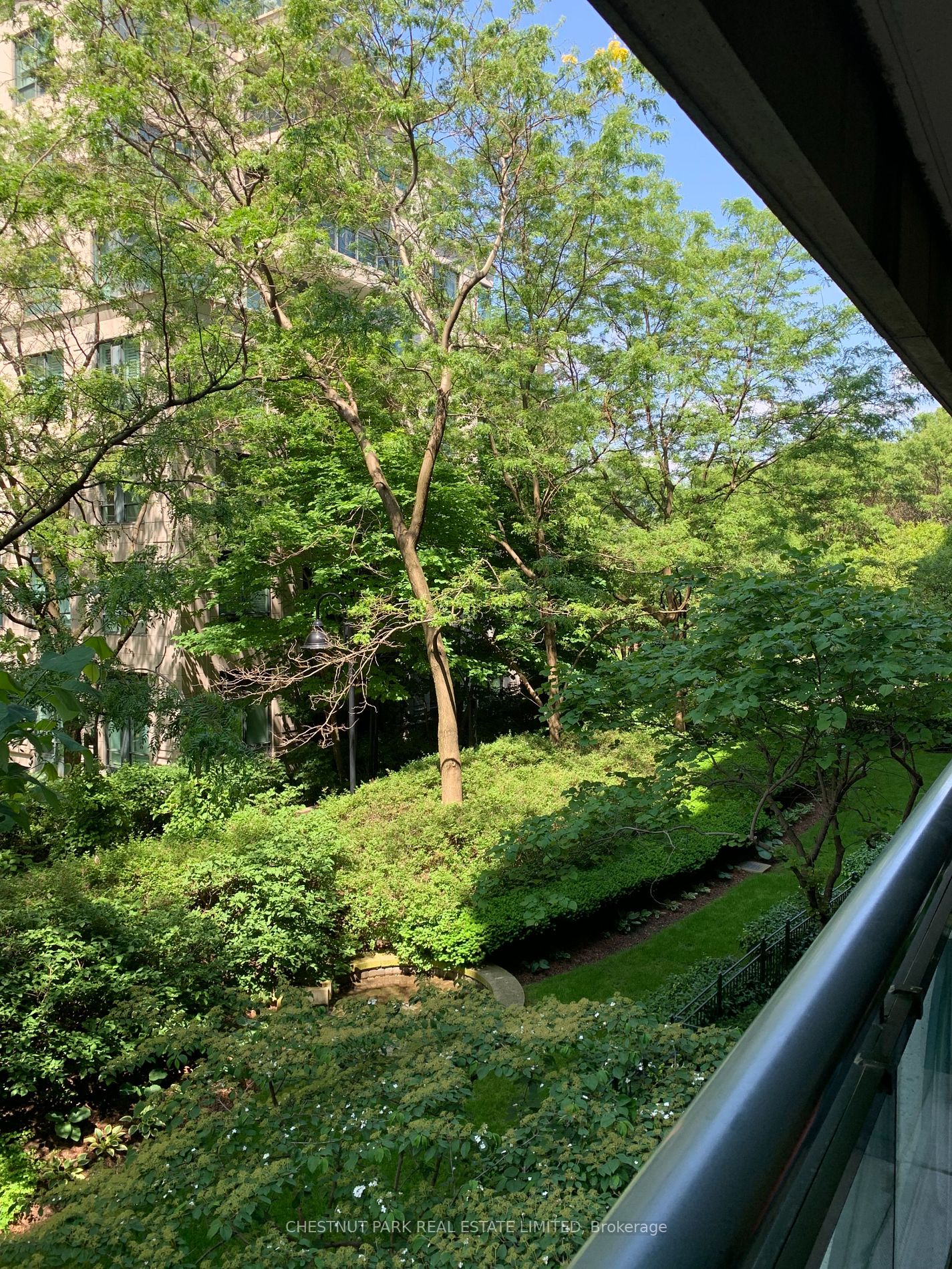 25 Scrivener Sq, #201