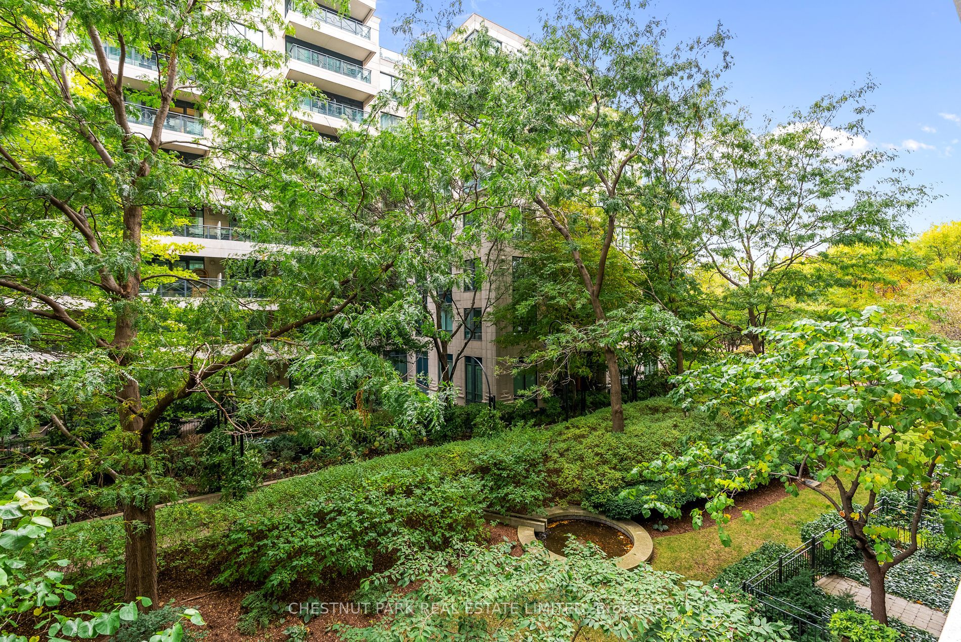 25 Scrivener Sq, #201