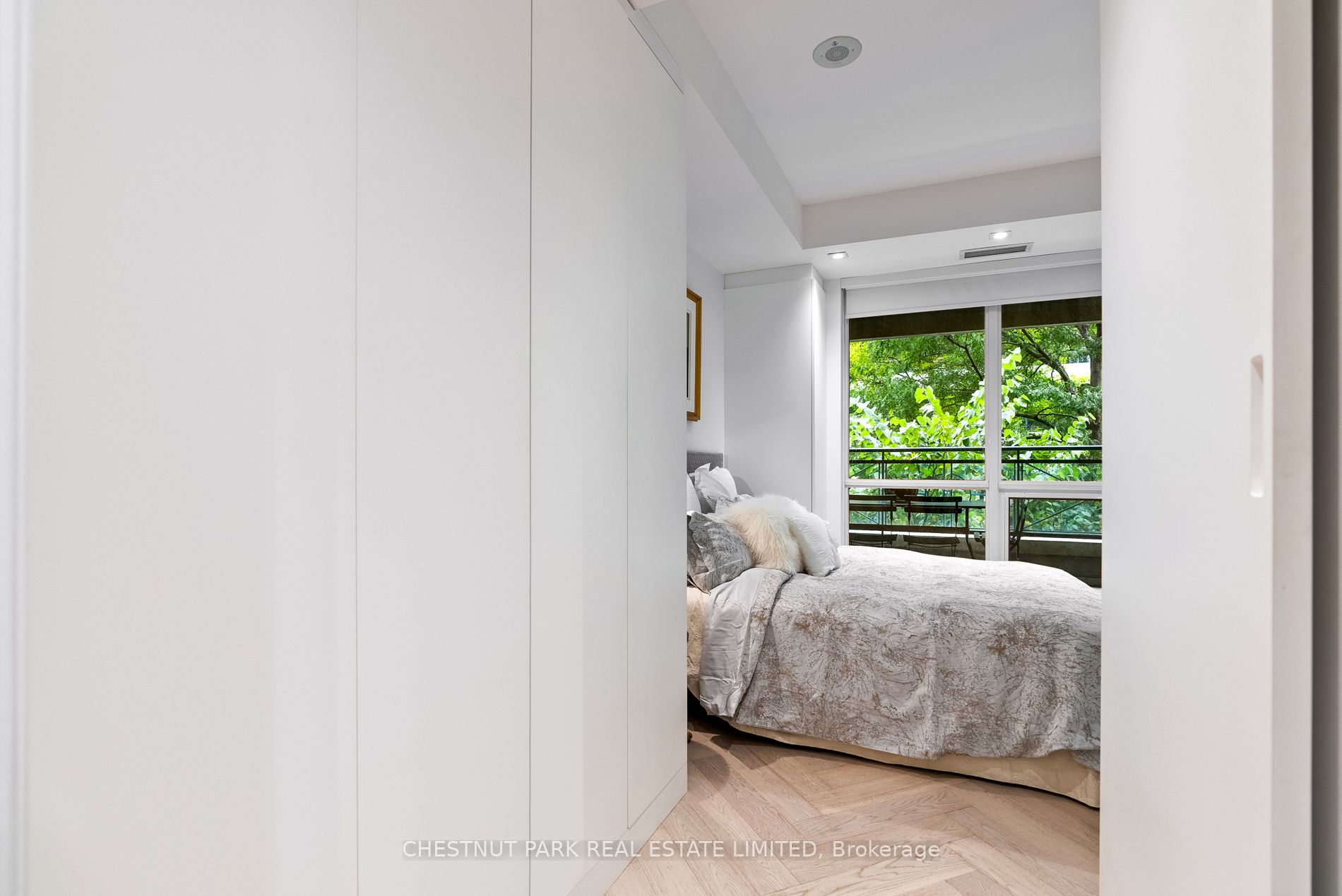 25 Scrivener Sq, #201