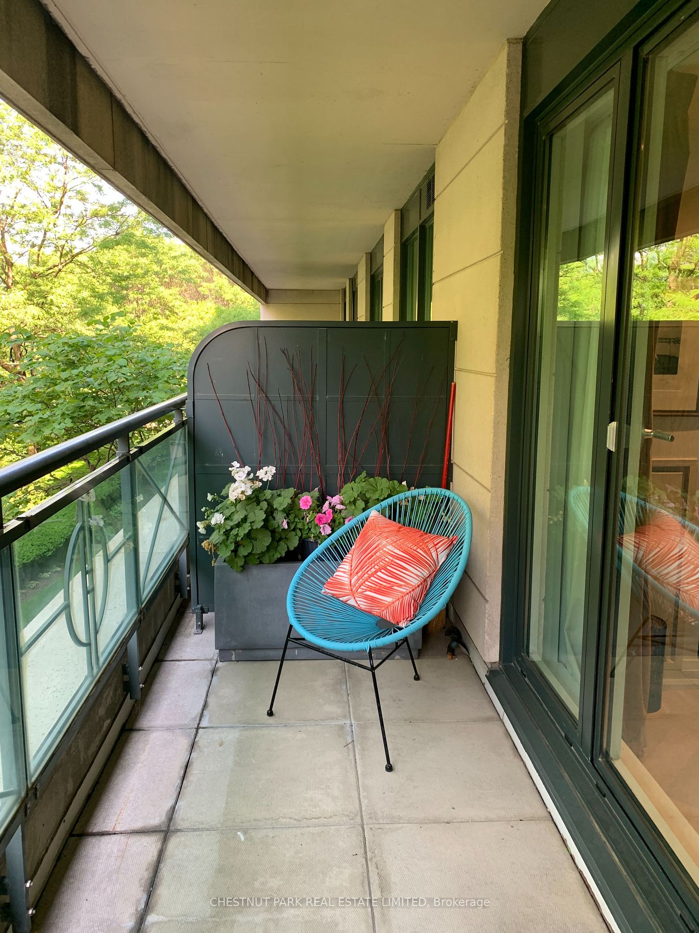 25 Scrivener Sq, #201
