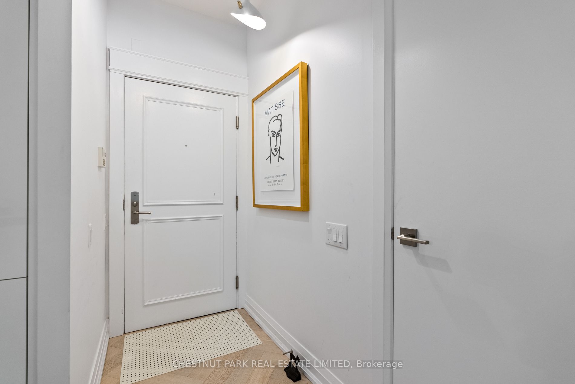 25 Scrivener Sq, #201