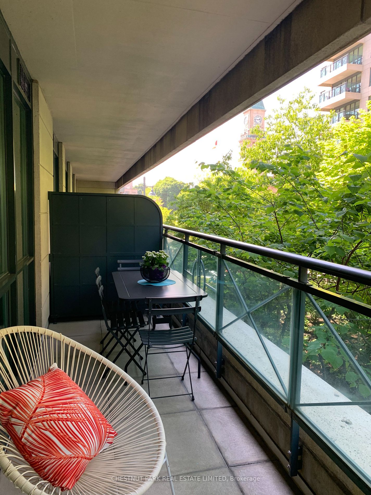25 Scrivener Sq, #201
