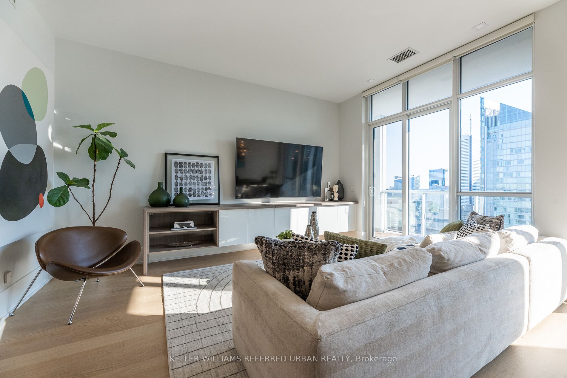 300 Front St W, #4902