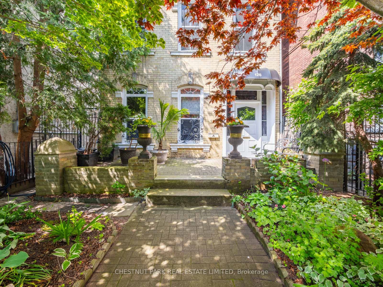 126 Seaton St