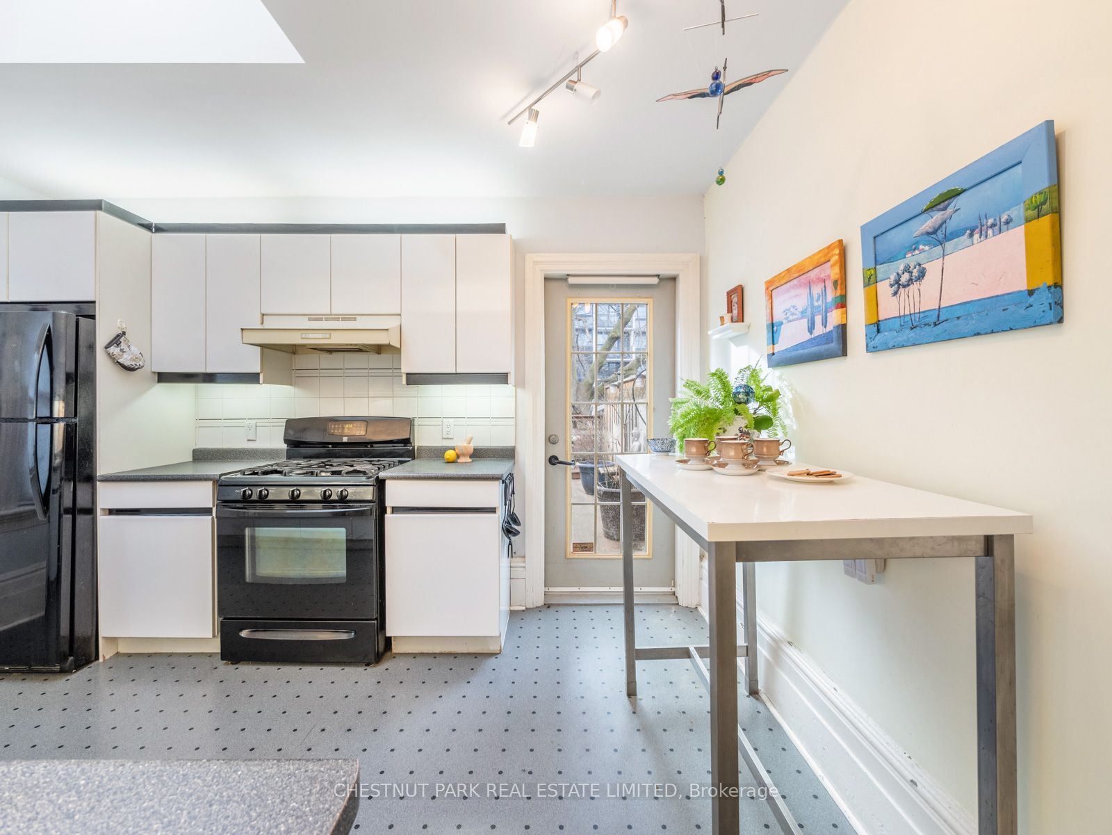 126 Seaton St