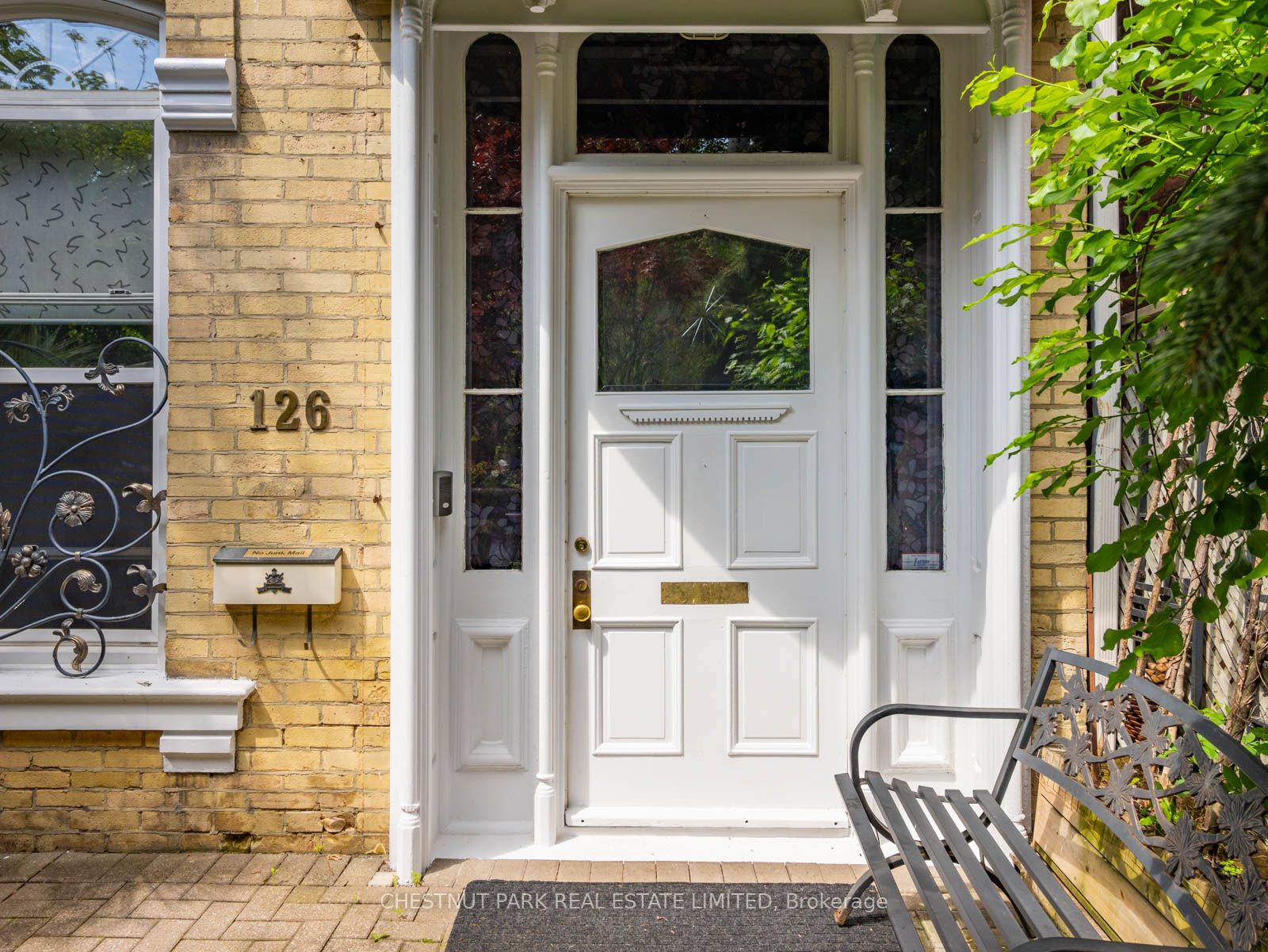 126 Seaton St