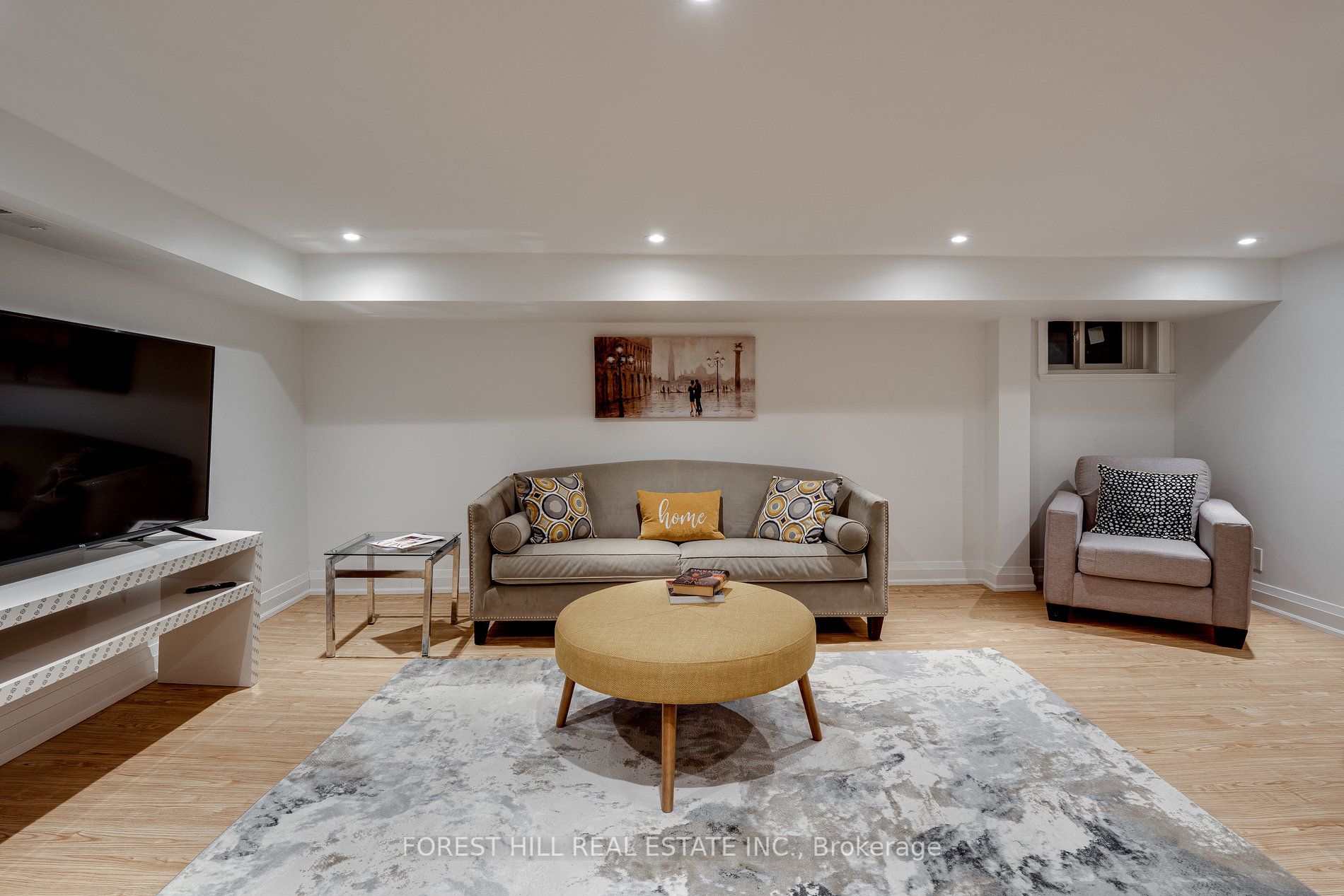 293 Chaplin Cres