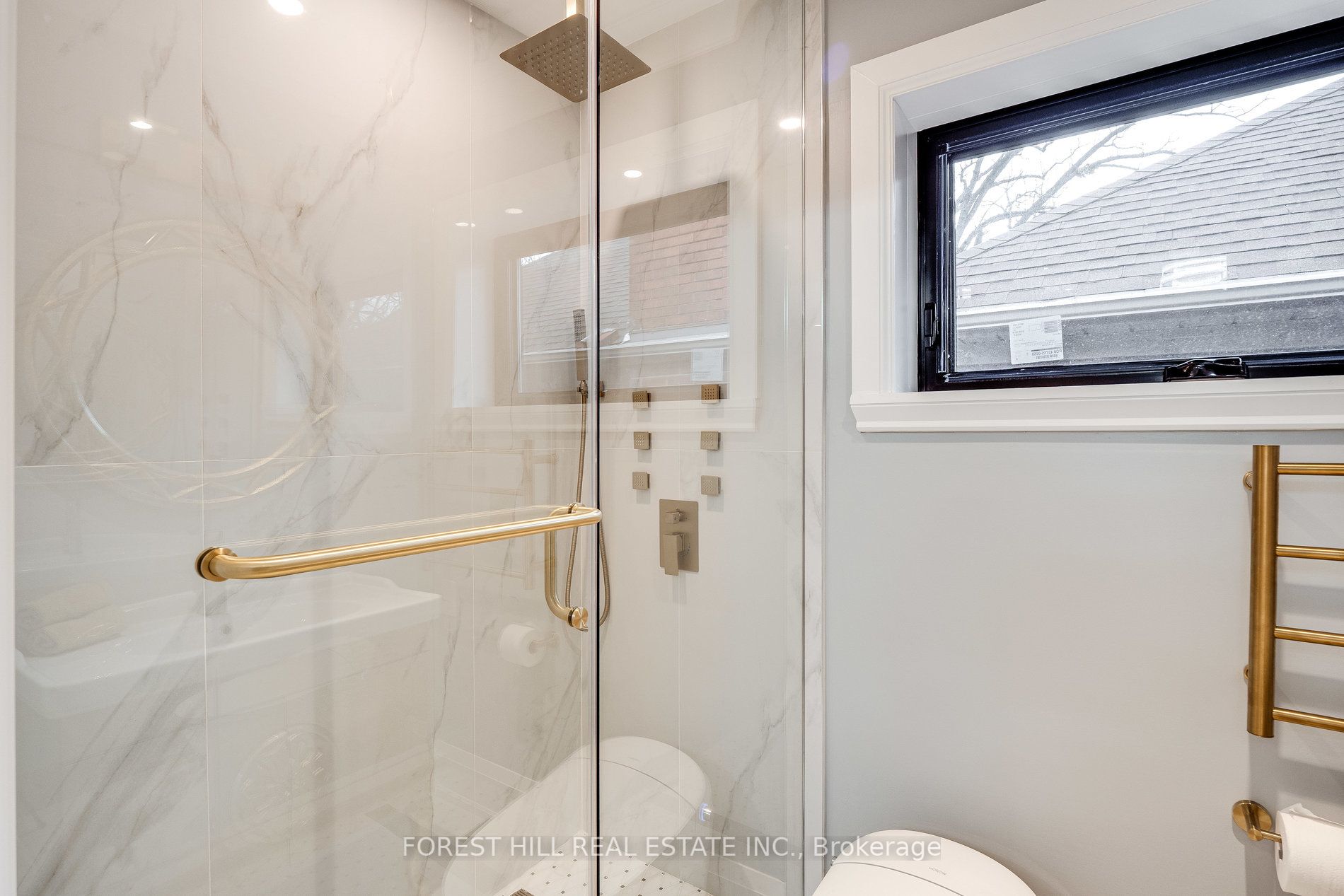 293 Chaplin Cres