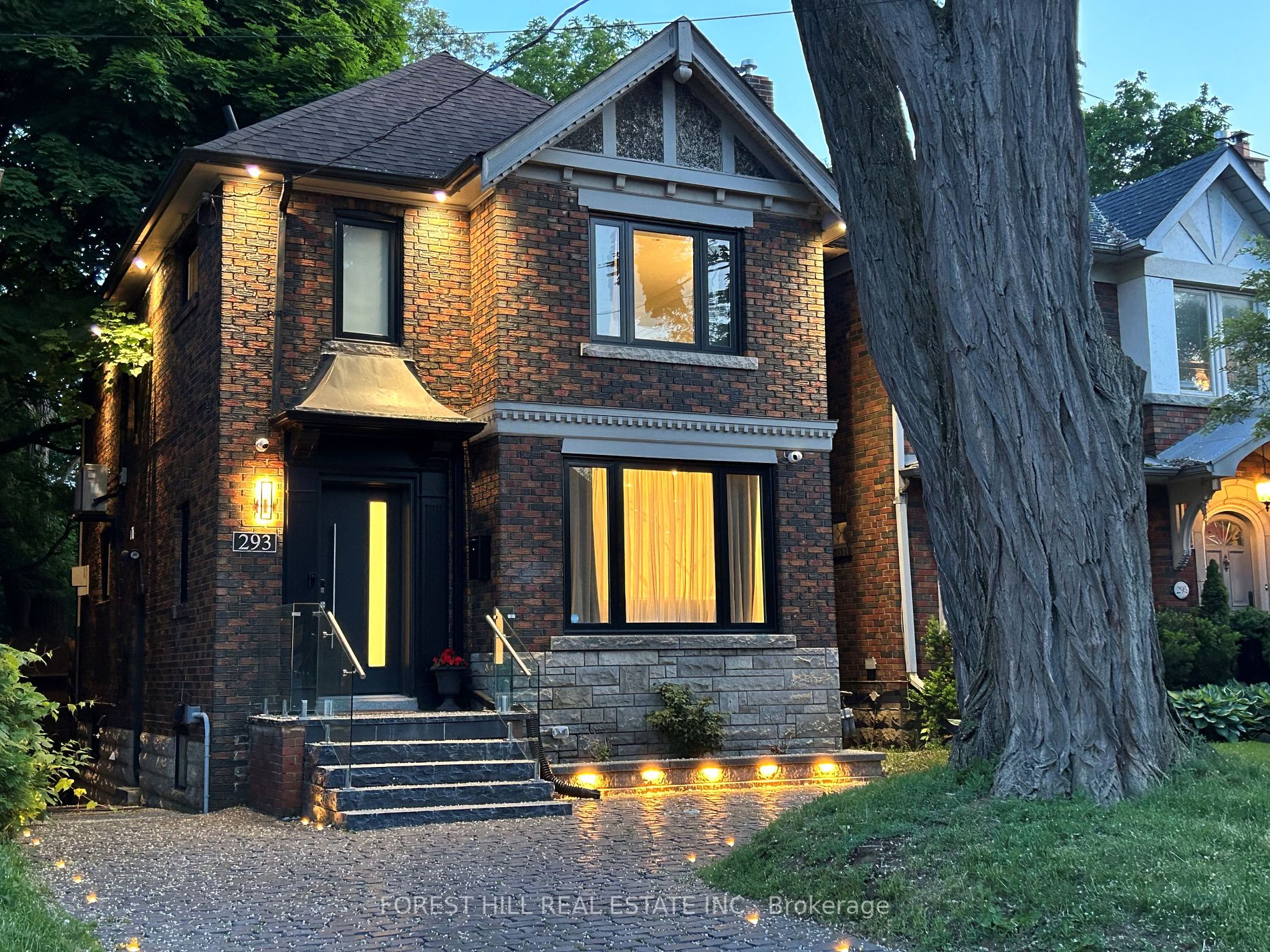293 Chaplin Cres