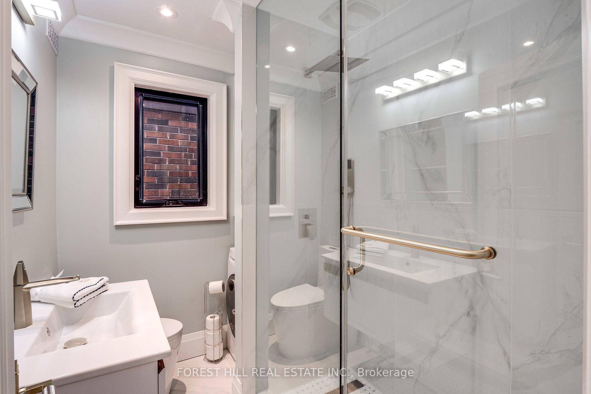 293 Chaplin Cres